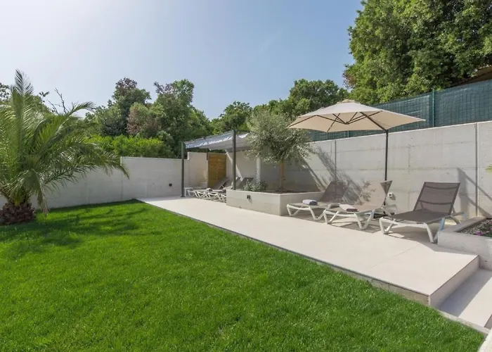 Apartman In Pjescana Uvala Mit Garten- Grill By Interhome