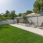 Apartamento In Pjescana Uvala Mit Garten- Grill By Interhome
