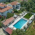 In Pjescana Uvala Mit Garten- Grill By Interhome Apartment Pula