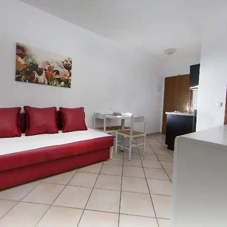 In Pjescana Uvala Mit Garten- Grill By Interhome Pula