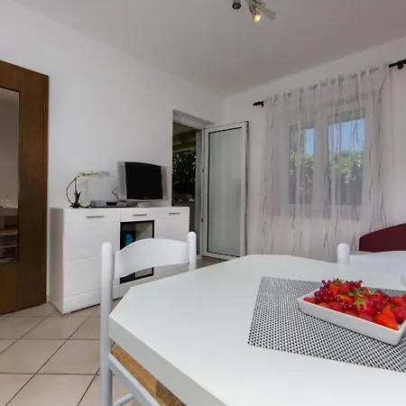 Apartamento In Pjescana Uvala Mit Garten- Grill By Interhome Pula