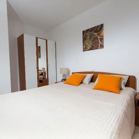 Apartament In Pjescana Uvala Mit Garten- Grill By Interhome *