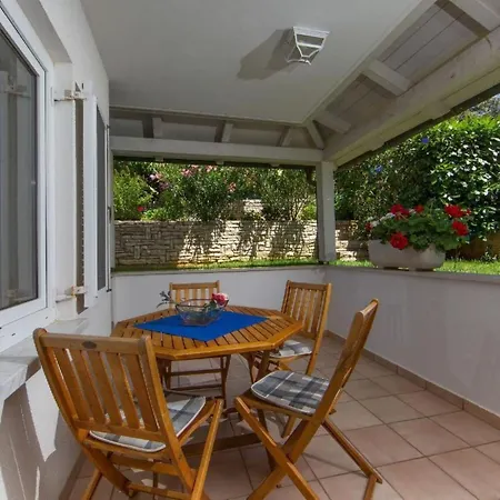 In Pjescana Uvala Mit Garten- Grill By Interhome