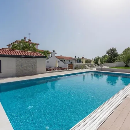 In Pjescana Uvala Mit Garten- Grill By Interhome Apartamento Pula
