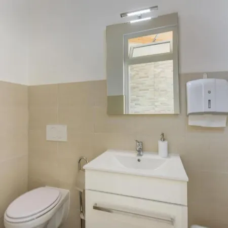 In Pjescana Uvala Mit Garten- Grill By Interhome Apartamento *