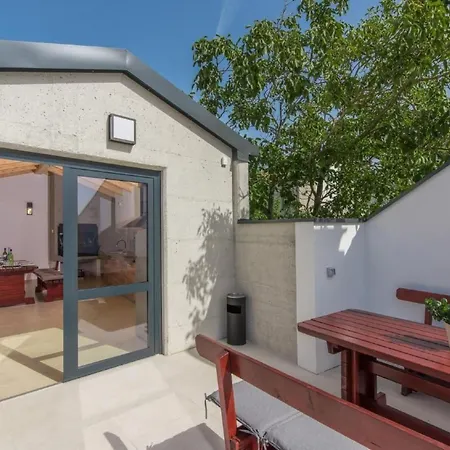 Apartamento In Pjescana Uvala Mit Garten- Grill By Interhome Pula