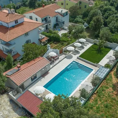 In Pjescana Uvala Mit Garten- Grill By Interhome Apartamento Pula