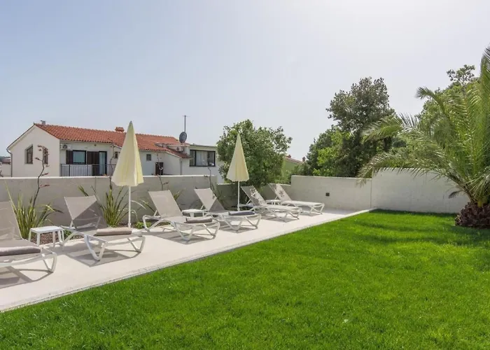 דירה In Pjescana Uvala Mit Garten- Grill By Interhome פולה