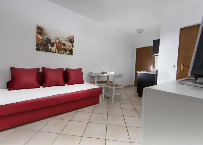 In Pjescana Uvala Mit Garten- Grill By Interhome Pula