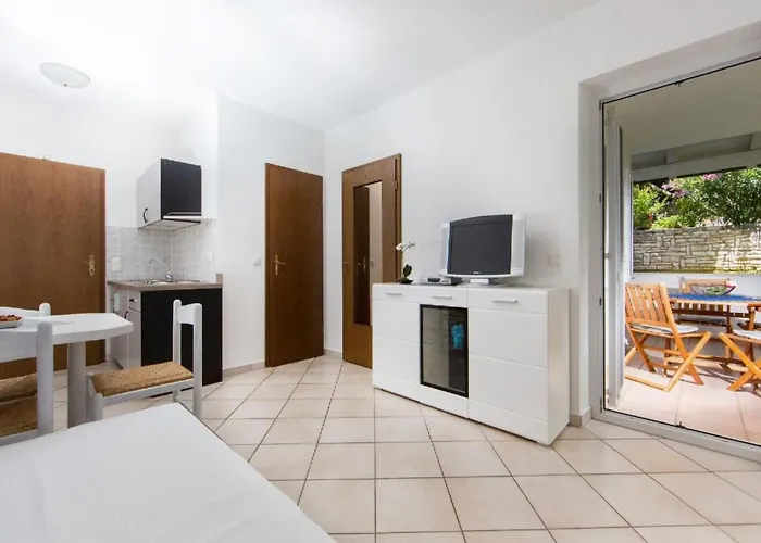 Апартаменти In Pjescana Uvala Mit Garten- Grill By Interhome *