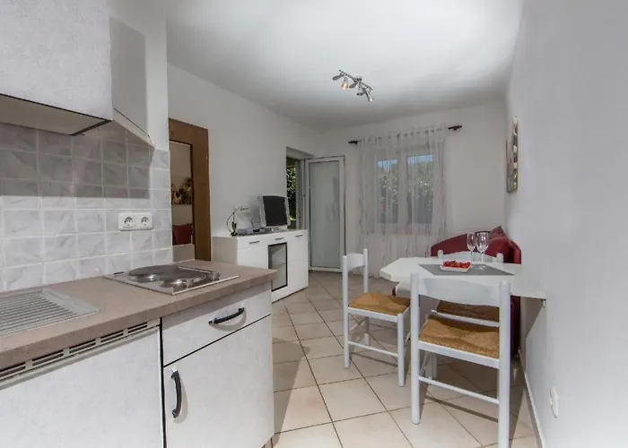 דירה In Pjescana Uvala Mit Garten- Grill By Interhome