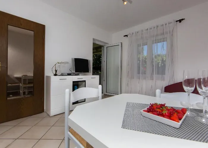 Apartament In Pjescana Uvala Mit Garten- Grill By Interhome Pula