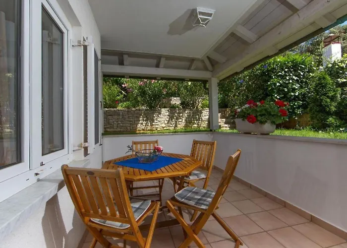 In Pjescana Uvala Mit Garten- Grill By Interhome