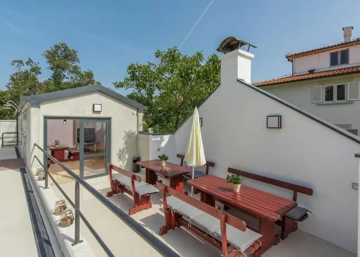 In Pjescana Uvala Mit Garten- Grill By Interhome