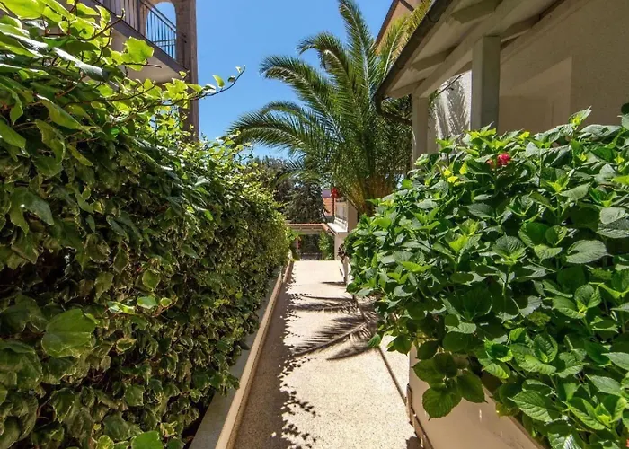 In Pjescana Uvala Mit Garten- Grill By Interhome * Pula