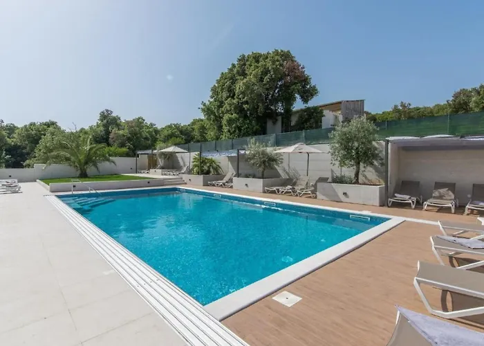 Апартаменти In Pjescana Uvala Mit Garten- Grill By Interhome