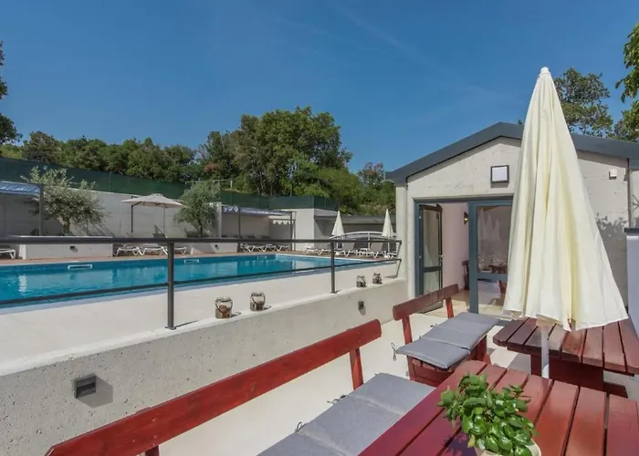 In Pjescana Uvala Mit Garten- Grill By Interhome Pula