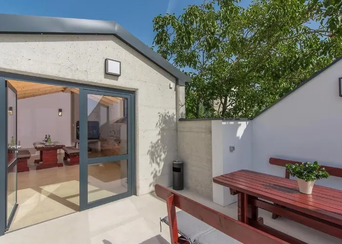 דירה In Pjescana Uvala Mit Garten- Grill By Interhome פולה