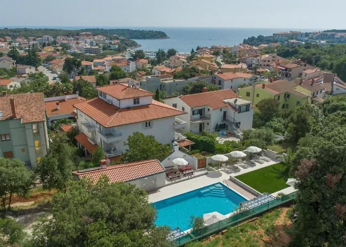 Apartament In Pjescana Uvala Mit Garten- Grill By Interhome