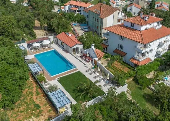דירה In Pjescana Uvala Mit Garten- Grill By Interhome